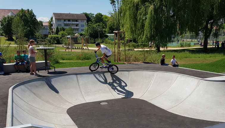 Modulare Skate-Bowls aus Beton-Fertigteilen — geschlossen und offen, TÜV-zertifiziert.