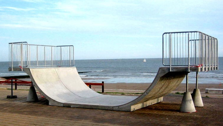 Beton-Halfpipe für BMX-Park und Skateanlage — TÜV-zertifiziert.